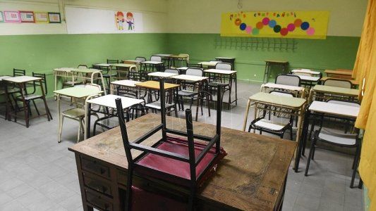 Chubut: sigue el paro docente y disponen que ningún alumno repita el año por falta de clases