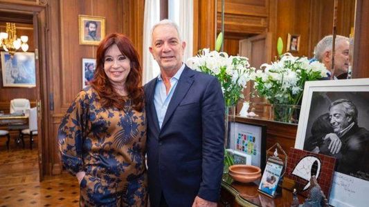 Cristina Kirchner recibió en su despacho al intendente electo de La Plata, Julio Alak
