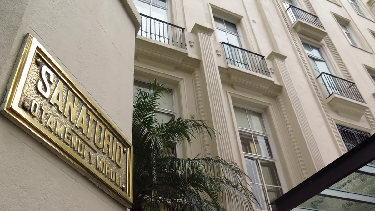 La ex presidenta fue intervenida por una apendicitis. 