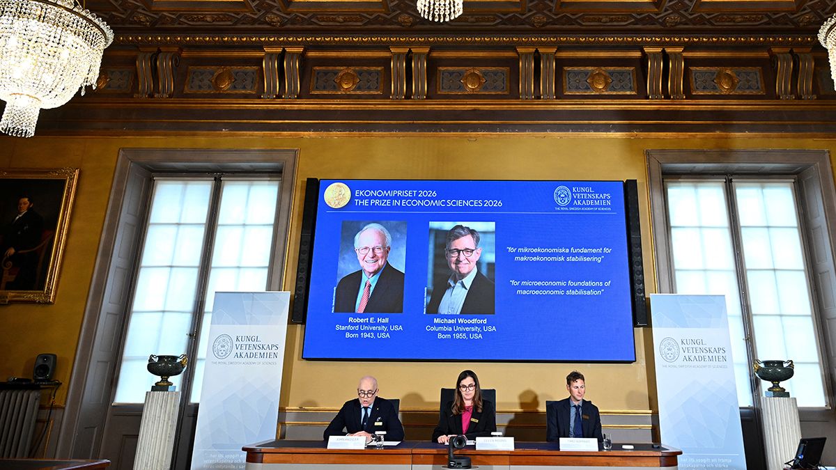 Robert Hall y Michael Woodford ganaron el Premio Nobel de Econom&iacute;a 2026. (Foto: Reuters)