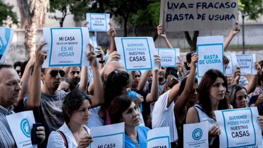 Javier Milei y los créditos UVA: qué son y qué pasará