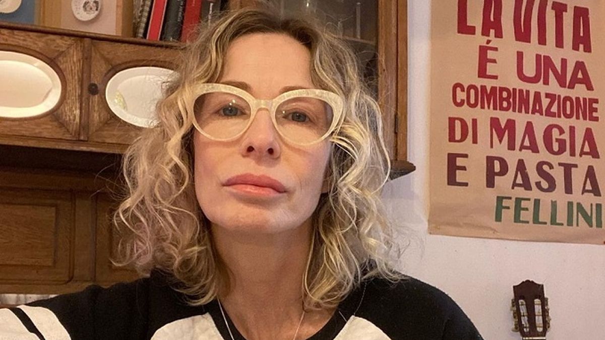 Gloria Carrá aseguró que hace unos 8 años que no mira televisión en una entrevista en la que pasó por diversos temas, hasta que decidió dar por terminada la entrevista molesta por las preguntas tan disímiles. 