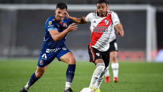 River le ganó 1-0 a Arsenal y quedó a dos puntos de la cima