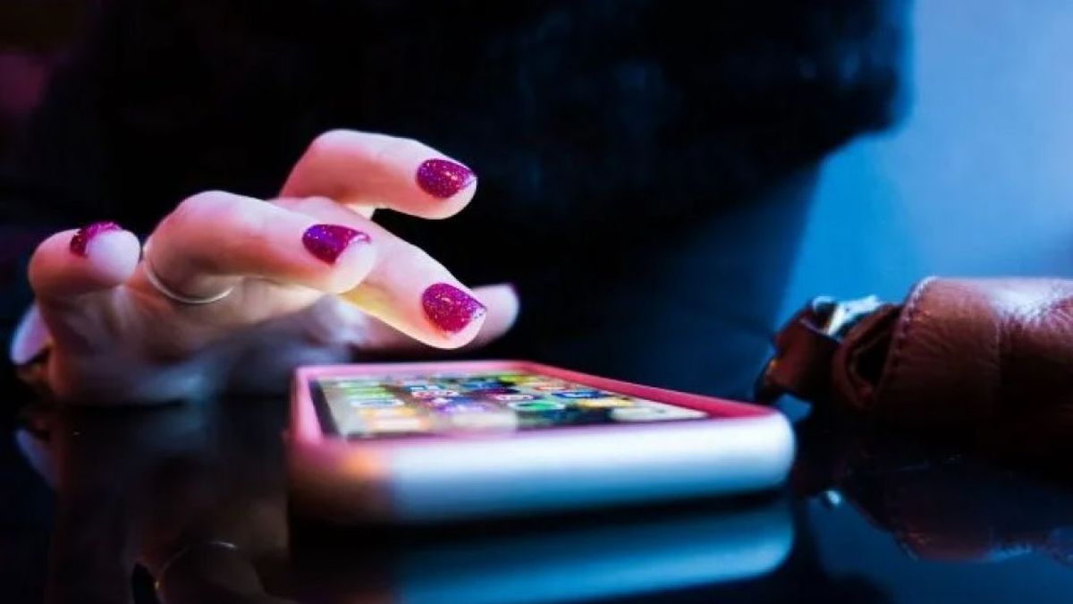 Por qué las personas se sienten espiadas por sus celulares: tips para evitarlo. (Foto: Archivo) Por qué las personas se sienten espiadas por sus celulares: tips para evitarlo. (Foto: Archivo)