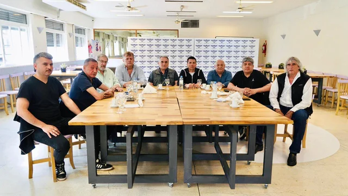 La Mesa Nacional del Transporte conformada por distintos sindicatos que nuclean la actividad. (Foto: NA)