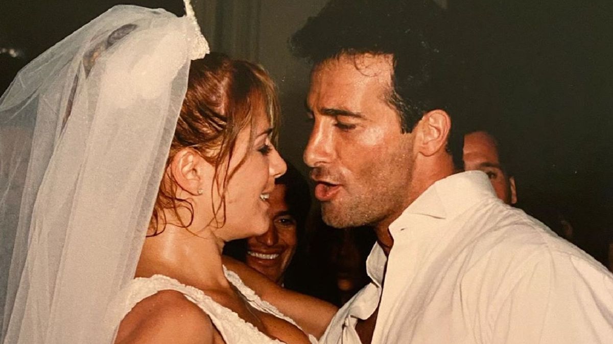 22 años de casados: las fotos inéditas de la boda de Catherine Fulop y Ova  Sabatini