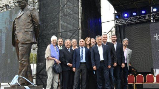Que no se rompa: la UCR y el PRO hicieron las paces alrededor de un monumento a Alfonsín