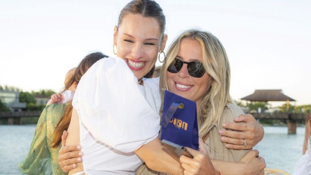 Pampita y Eliane Sulichin en el bautismo de Anita. All&iacute;, la modelo gener&oacute; el encuentro entre su amiga y su ex marido, Benjam&iacute;n Vicu&ntilde;a.&nbsp;