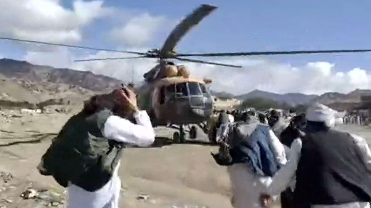 El gobierno de Kabul envió todos los helicópteros disponibles a la zona de desastre (Foto: Kabul News)