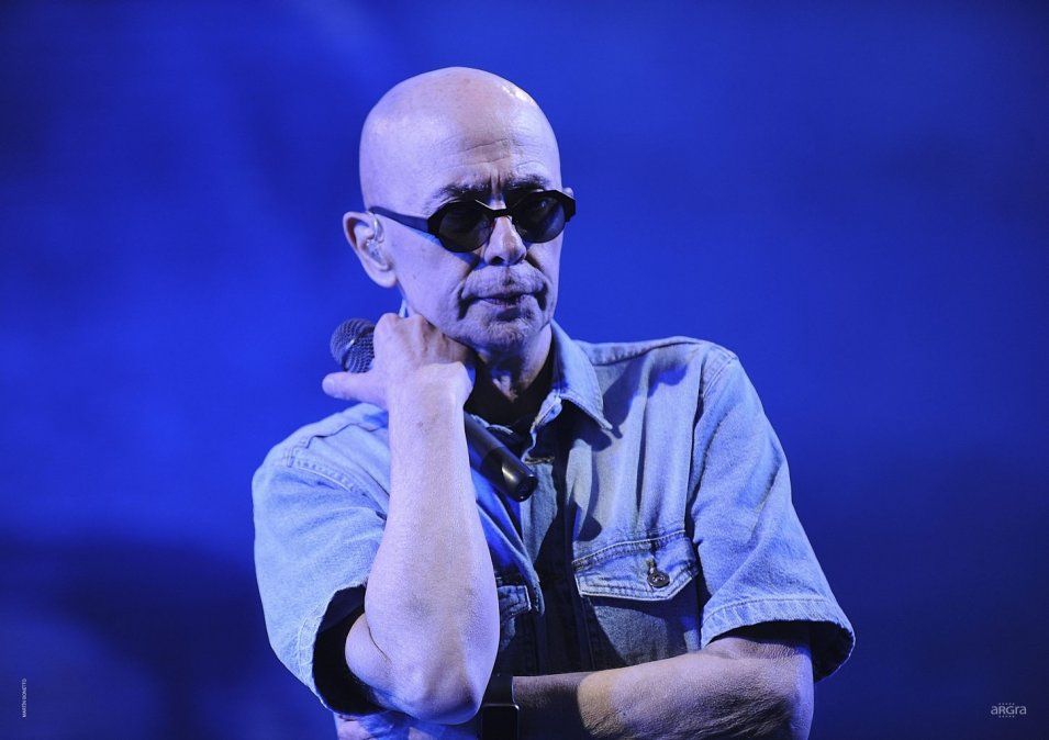 El Indio Solari le apuntó a Macri y aseguró: “Estoy como el culo, están recagando al país y no hacen nada”