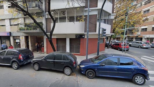 La venganza: un vecino estacionó mal y le dejaron un regalito en el auto