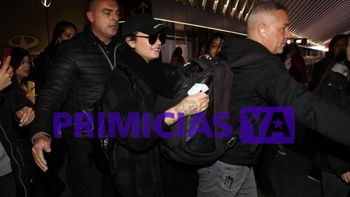 En todo momento se la vio sonriente y con buena predisposición entre el tumulto de gente que fue recibirla al aeropuerto de Ezeiza.