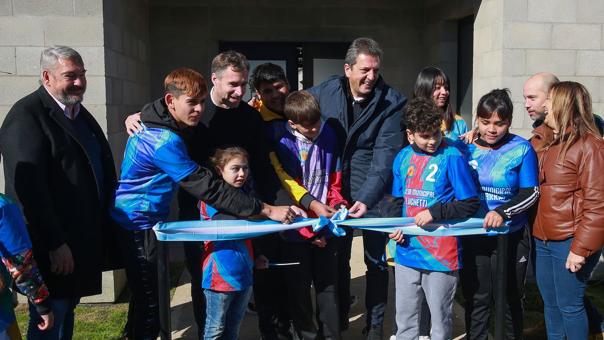 El ministro de Economía y precandidato presidencial de Unión por la Patria, Sergio Massa, inauguró el Club Municipal Presidente Derqui. (Foto: Telam)