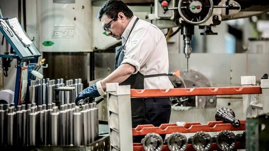 La actividad económica avanzó en mayo pero desaceleró su crecimiento