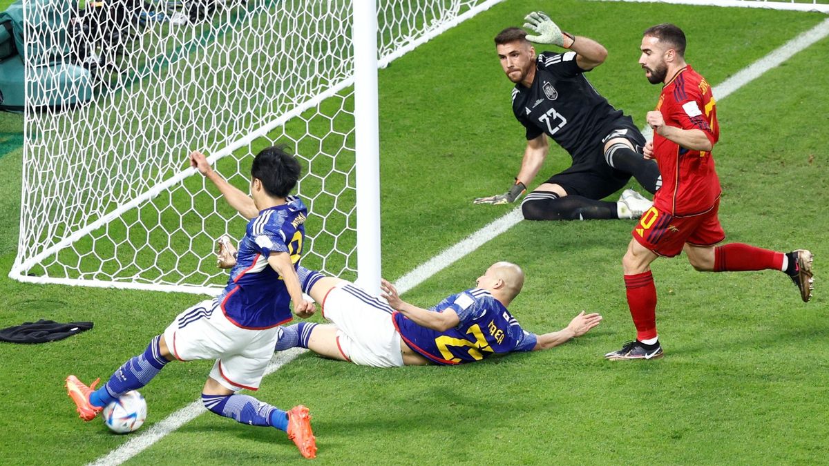 Polémica instalada: ¿salió la pelota en el gol de Japón a España? (Foto: EFE)