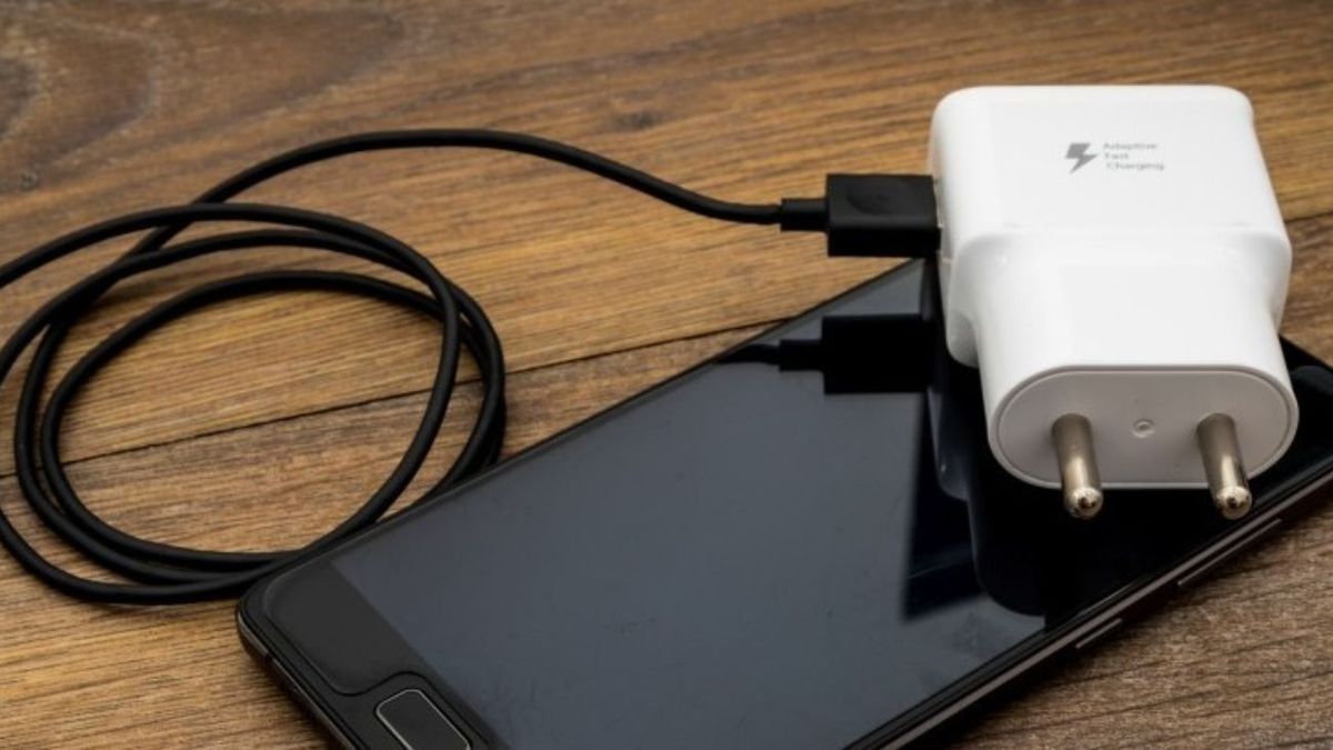 Si tenés cargadores de celulares viejos