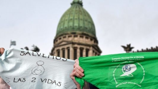 Primera manifestación oficial para derogar la ley del aborto