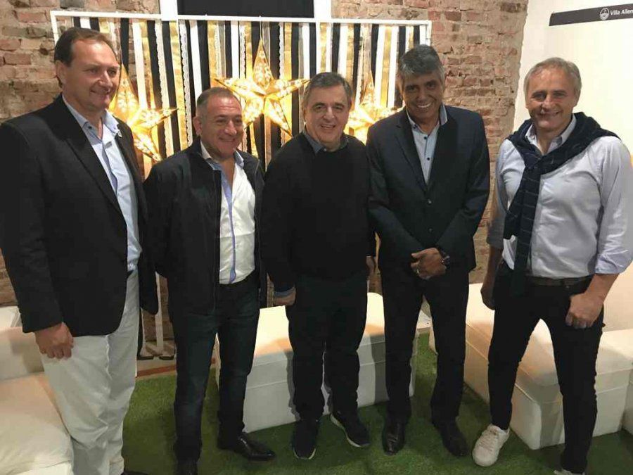 Una foto, un comunicado en orden alfabético y un poco de Fernet para cerrar la interna cordobesa de Cambiemos