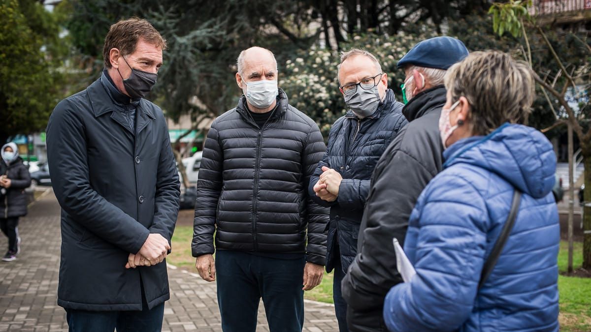 Santilli junto a Rodríguez Larreta en una recorrida por el conurbano.