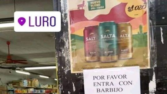 Todo morir: el insólito cartel que pusieron en la puerta de un supermercado