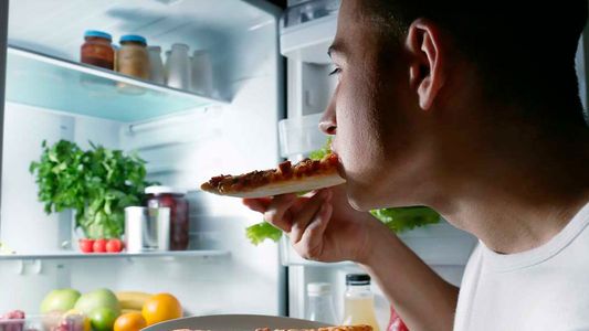 Revelaron cuáles son las señales que da el cuerpo antes de tener un atracón