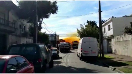 Explotó un contenedor de ácido nítrico en una fábrica de limpieza industrial en Villa Bosch