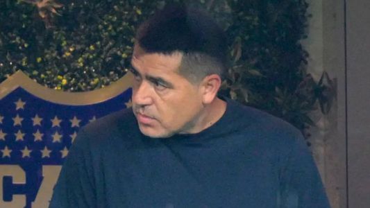 Boca clasificó pero la hinchada explotó contra Riquelme y la dirigencia: así reaccionó Román