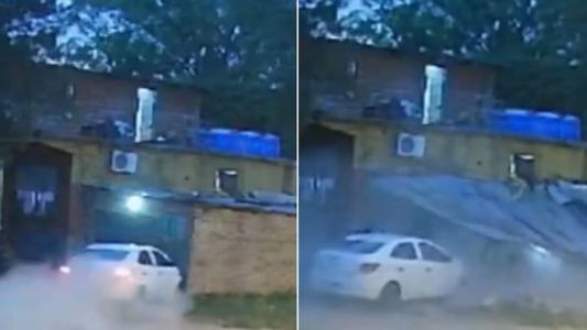 Robaron un auto y chocaron contra una casa cuando intentaban escapar en La Matanza