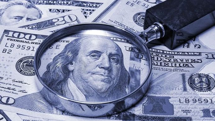 El dólar blue subió este martes y cerró a su valor más alto del mes