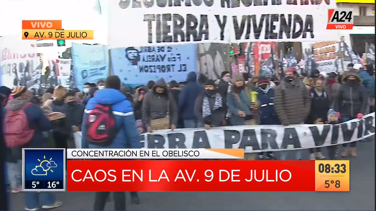 9 de Julio: corte y caos por el bloqueo de manifestantes que hace un año llevaban a cabo la toma de Guernica (Foto: captura de TV).