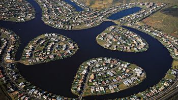 Uno por uno: los 439 barrios y countries que pierden los subsidios de luz y gas