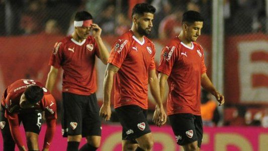 Un golazo de Batallini metió a Argentinos en octavos y dejó a Independiente en crisis