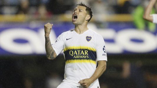 Mauro Zárate convirtió de penal el 2-0 para Boca