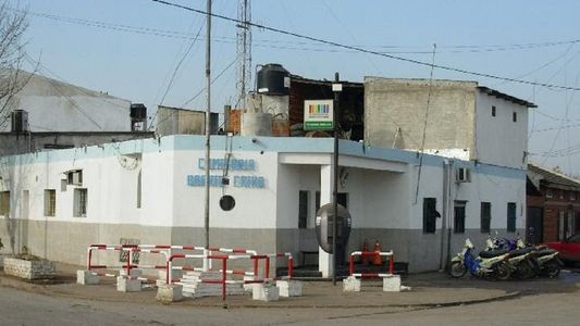 Un policía mató de un tiro a una joven dentro de una comisaría: investigan una pelea y un arma robada