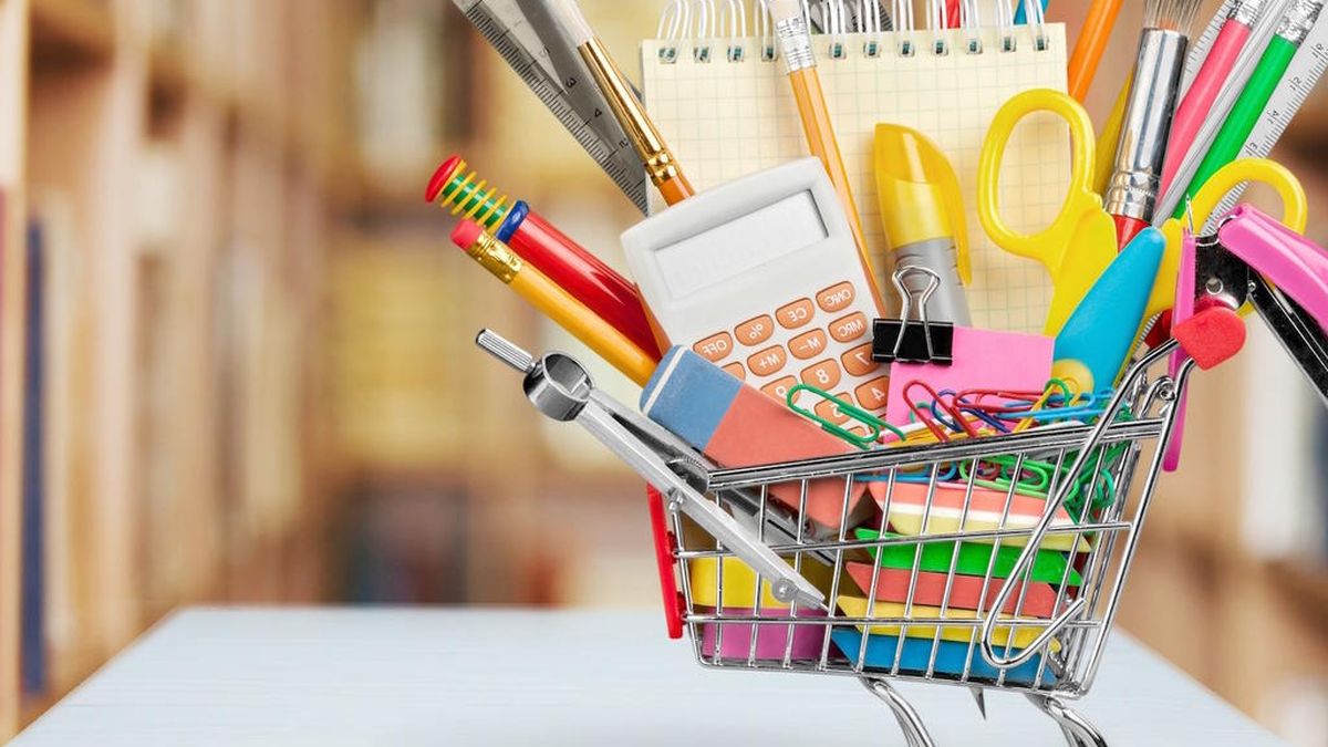 La Ayuda Escolar busca auxiliar económicamente a las familias en la compra de útiles. La Ayuda Escolar busca auxiliar económicamente a las familias en la compra de útiles.