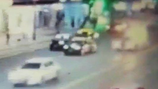 Brutal pelea entre un pasajero y un taxista que quiso cobrarle $5.000 tras el recital de Coldplay