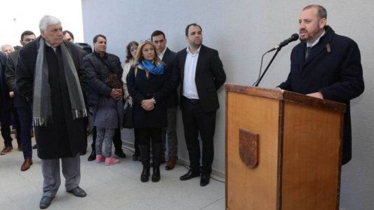 Escándalo en Santa Cruz: un intendente se aplicó la vacuna Sputnik V junto a su esposa y su chofer