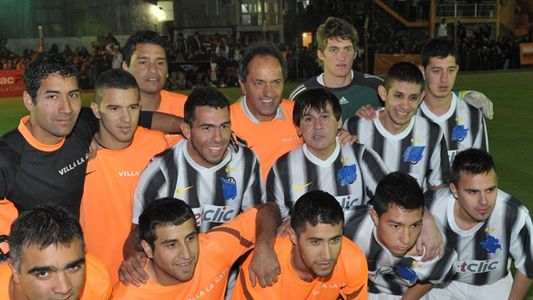 Scioli y Tevez jugaron al fútbol con fines benéficos