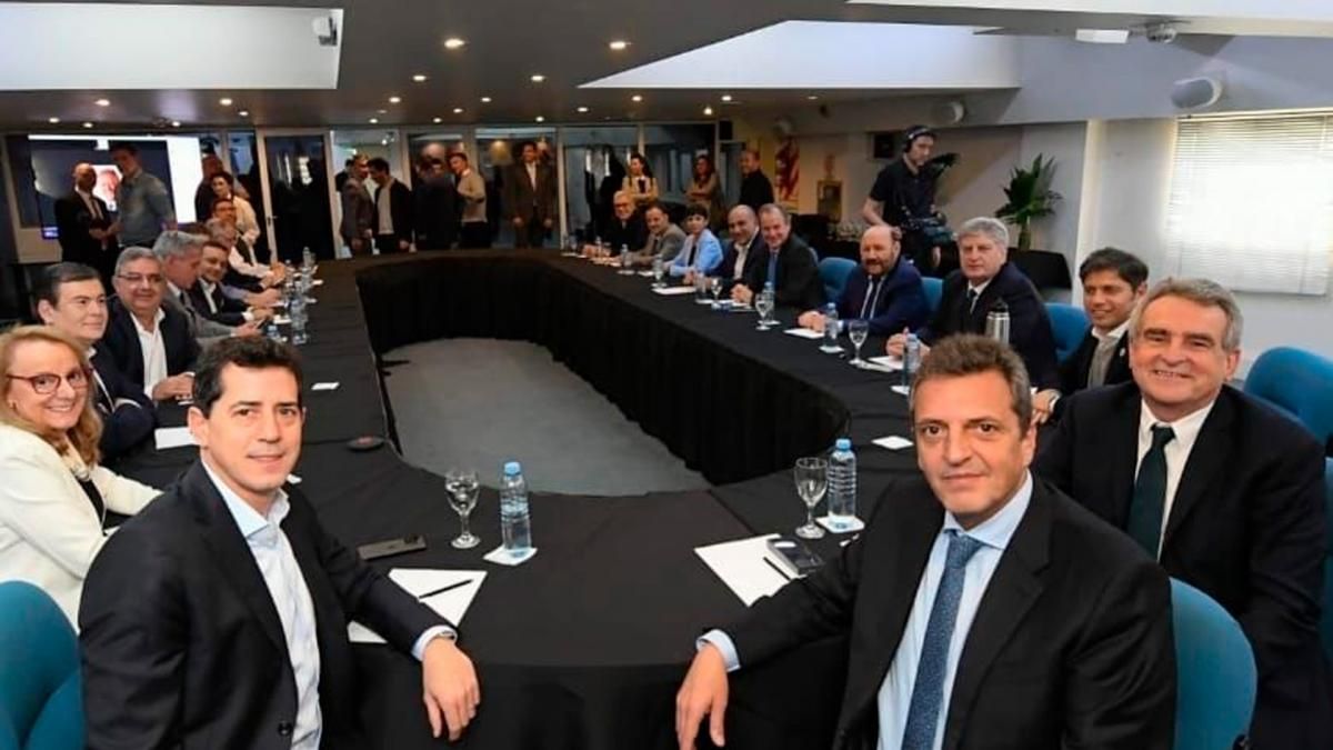 Sergio Massa, en al reunión de este martes con gobernadores para avanzar en el pago de sueldos y aguinaldos (Foto: Telam).