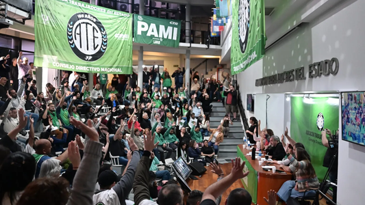 Trabajadores estatales preparan un paro con movilización a Plaza de Mayo contra los despidos masivos