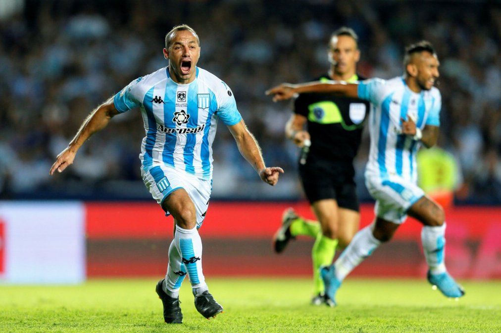 Racing épico: le ganó 1-0 a Independiente el clásico jugando la mitad del partido con dos menos