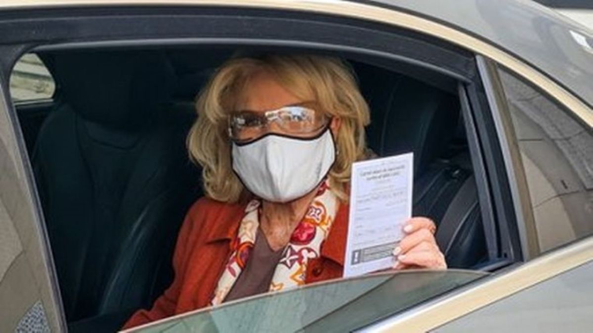 Mirtha Legrand ya tiene aplicadas las dos dosis de la vacuna Sputnik V, pero reconoce al hablar de su regreso a la tv aun tiene miedo.