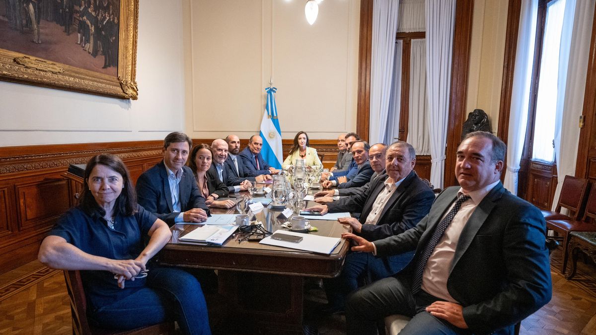 Reunión de Francos y legisladores en el Senado.