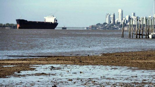 La bajante del Paraná: mientras se reduce la carga de los buques, negocian con Brasil por agua de sus represas
