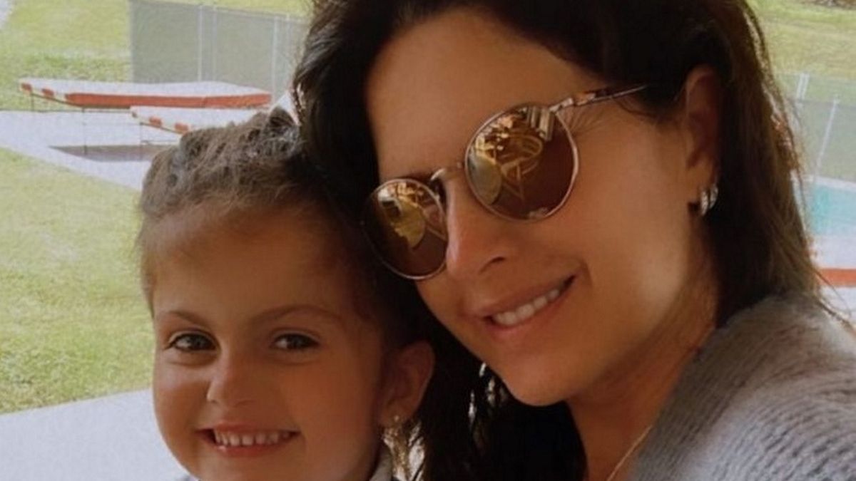 Isabel Macedo junto a su hija Isabelita.&nbsp;