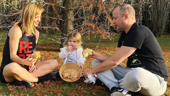 El video de Chloé Insaurralde: ¡Volvé rápido, papá, quiero jugar con vos!