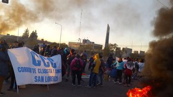 Proponen retirar los planes sociales a los que hagan piquetes en las calles (Foto: portal web Los Andes). Proponen retirar los planes sociales a los que hagan piquetes en las calles (Foto: portal web Los Andes).