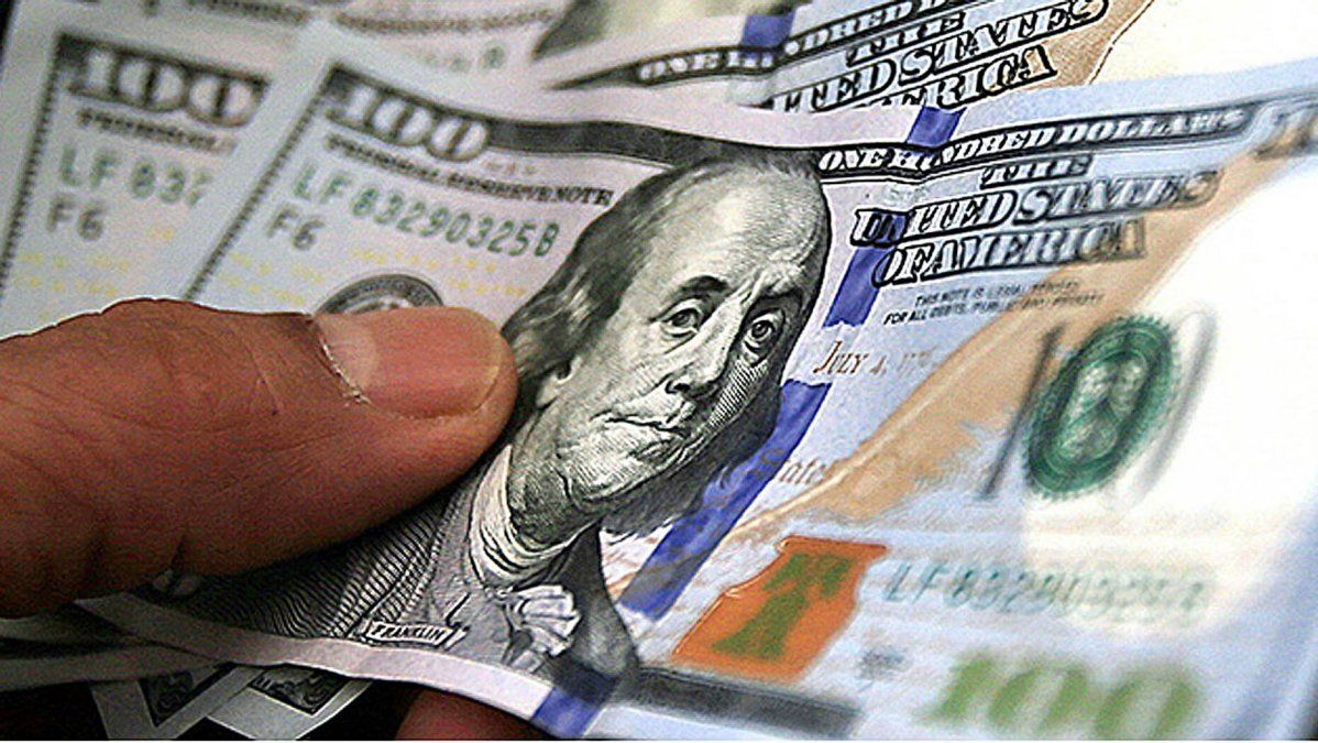 Hacienda venderá durante 75 días US$ 100 millones diarios para sostener el precio del dólar