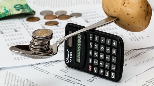 La inflación interanual en 2022 sería del 52,1%, según los principales consultores económicos