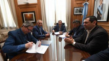 El Gobierno ya consiguió el apoyo formal de dos gobernadores del PJ, pero aún no hay consenso en el peronismo sobre el Presupuesto